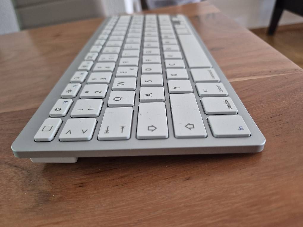 Tastiere: Wireless Keyboard – Usato da Hinwil venduto da soenneli77 1