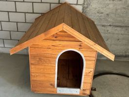 Hundehütte isoliert / Kleintierstall
