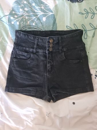 Schwarze High Waist Shorts, Grösse 28, neuwertig!