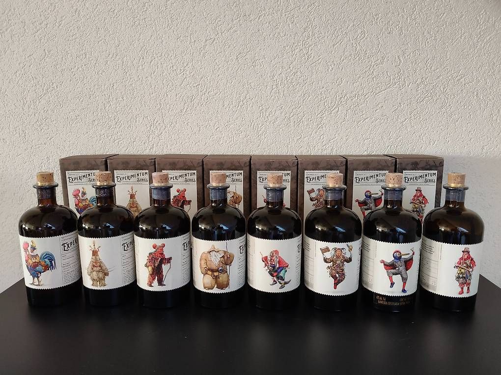 Monkey 47 Bevande alcoliche: Monkey 47 Gin Experimentum Series 2y02 - 2y09 - 8 Fl. à 0.5l – Nuovo e nell'imballaggio originale da Bünzen venduto da hangloose74 2
