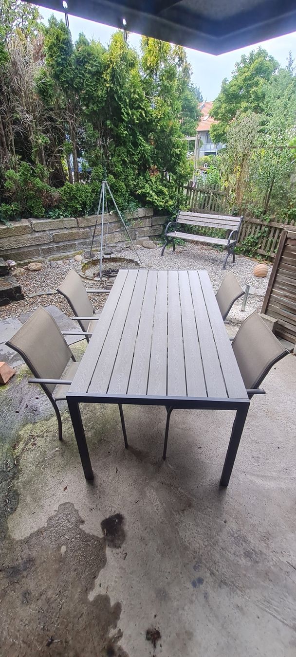 Tables: Gartentisch mit 4 Stühlen – D'occasion à Schüpfen par ULISSES