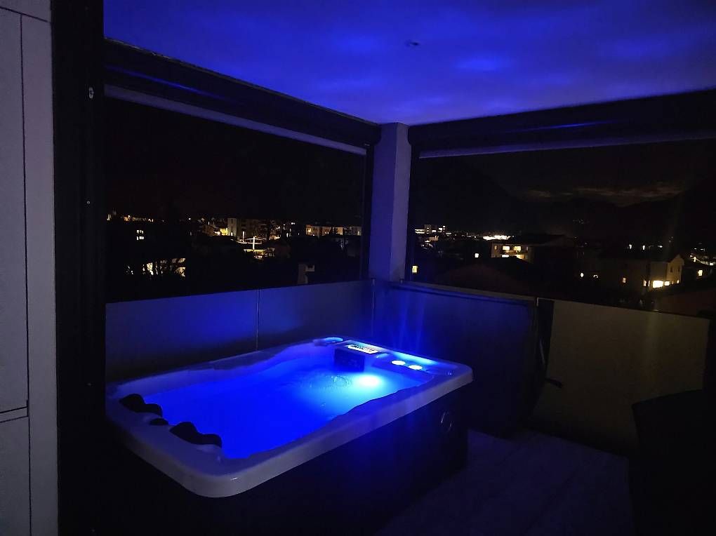 Whirlpool: Jacuzzi – Usato da Osogna venduto da u_m_6jv8