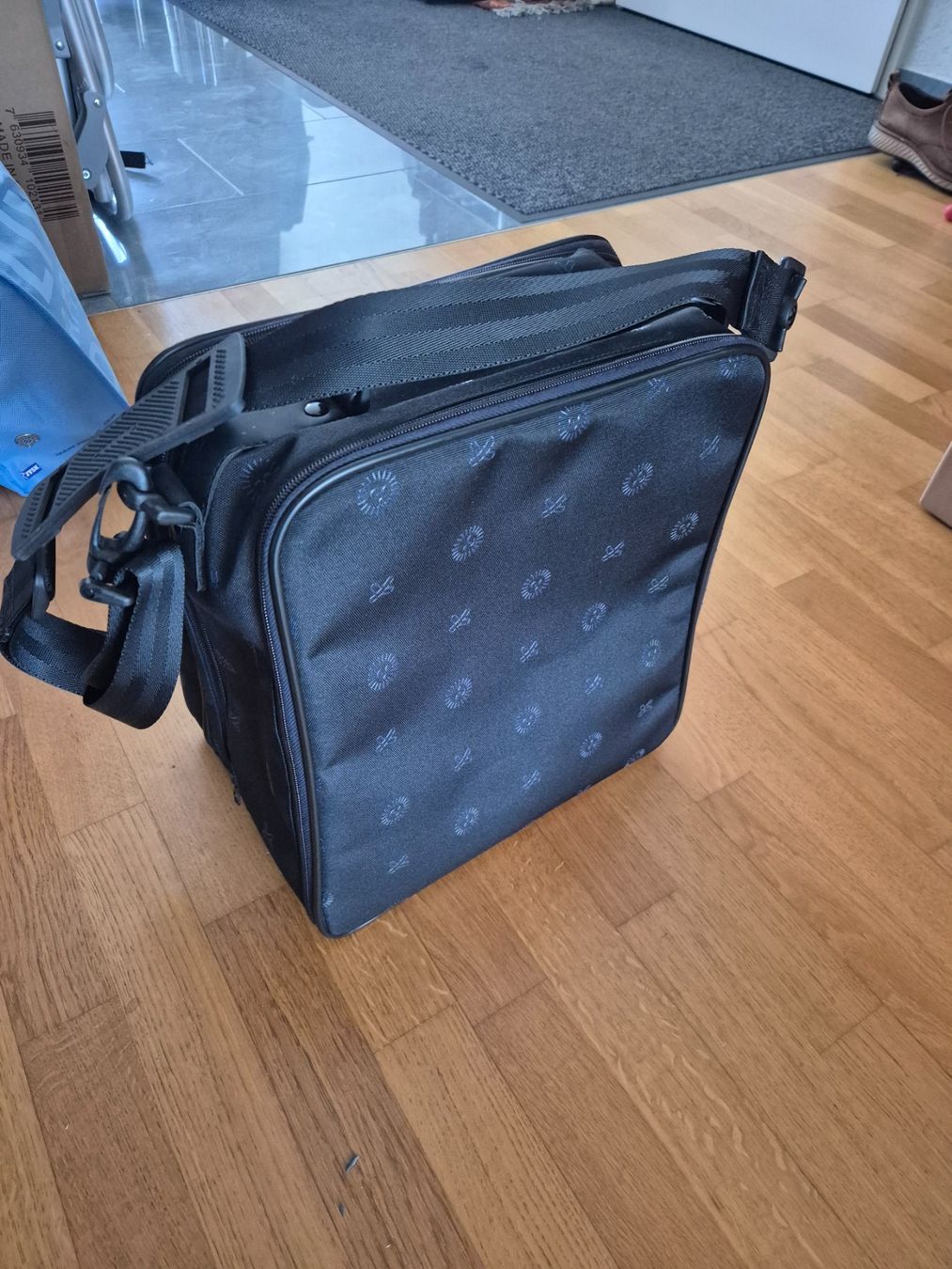 Borse: Schicke schwarze Businesstasche/Aktentasche – Usato da Thun venduto da tinu2031 1