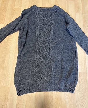 Graues Strickkleid