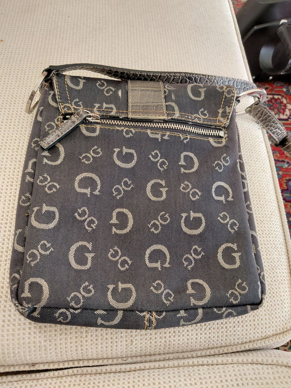 Altro in  Abbigliamento & Accessori: Borsa a tracolla Guess marrone con logo e borchie usata  – Usato da Lugano venduto da ycd_rv8h 2
