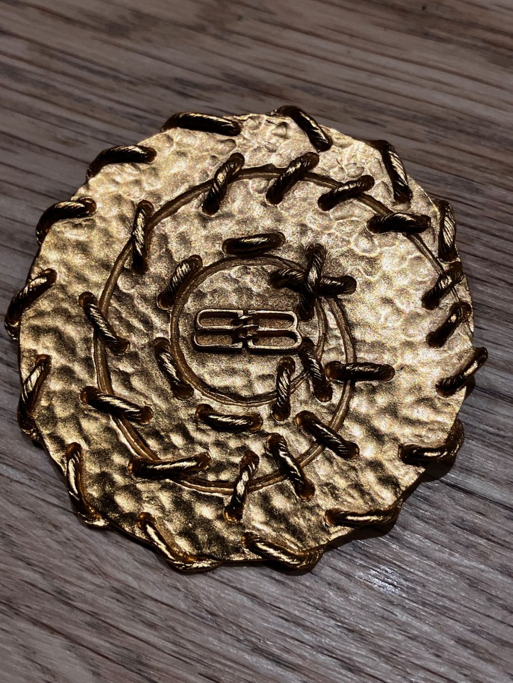 Balenciaga Broschen & Nadeln: BALENCIAGA broche/pendentif vintage – Gebraucht aus Saclentse von 4rnsn7
