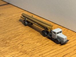 M1215: Lastwagen mit Baumstämmen (Spur N)