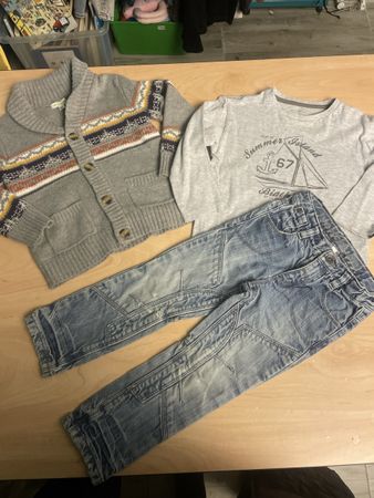 Vertbaudet Jungs Kleiderpaket Gr.102: Pullover, Hose!