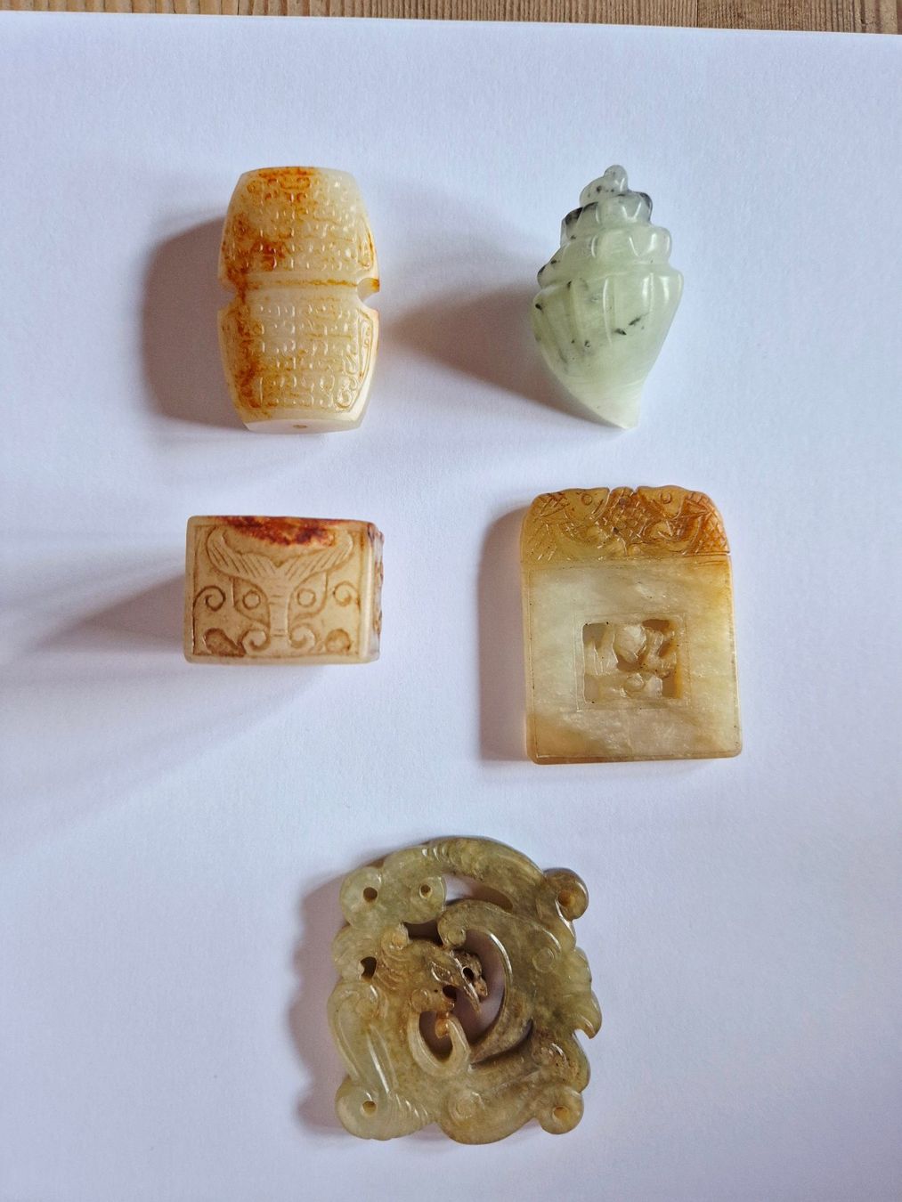 Ciondoli: Funf Nephrit Jade Objekte, Muschel, Taotie, Drachen, Phoenix – Usato da Sils im Domleschg venduto da piz53