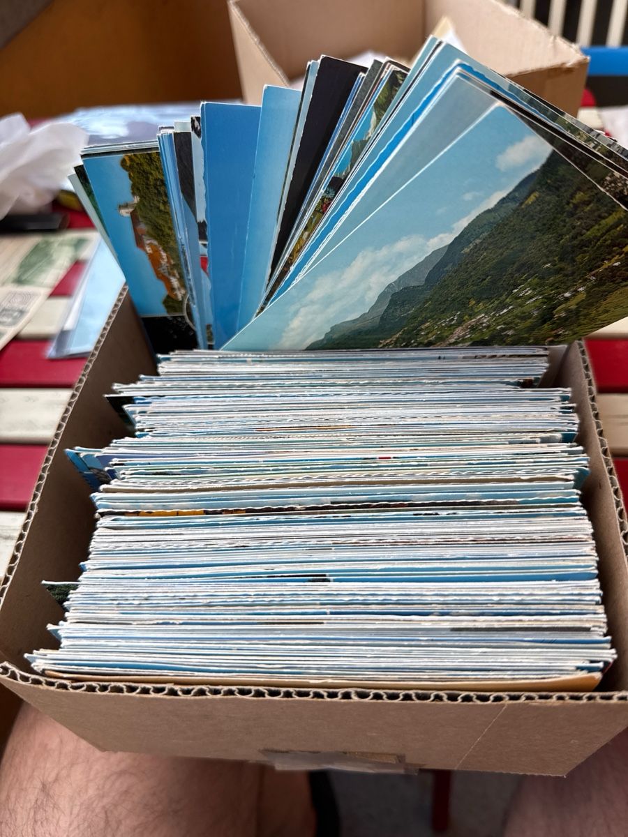 Cartoline postali: Kiste Ansichtskarten, Schweiz Motive u. a. 2.5kg – Usato da Zürich venduto da Geniuss 1