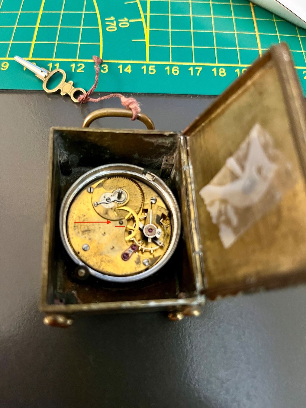 Uhren: Piccolo orologio da tavolo. Antico – Defekt aus Vacallo von Ro-Ma76 5