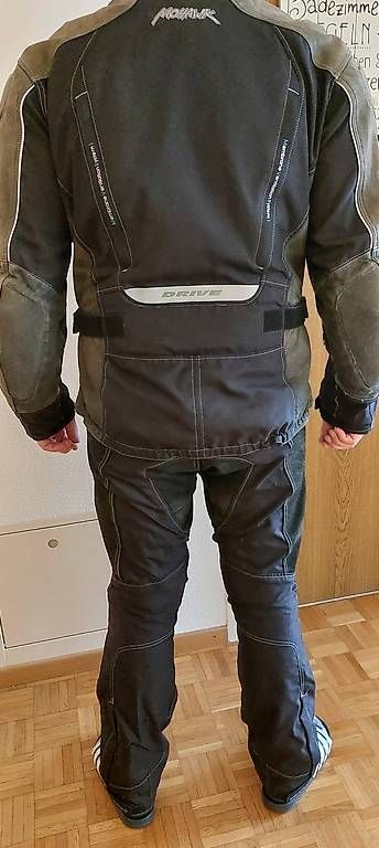 Lotti di vestiti: Motorradjacke mit Hose, Grösse XL – Usato da Amriswil venduto da Mamay0 1