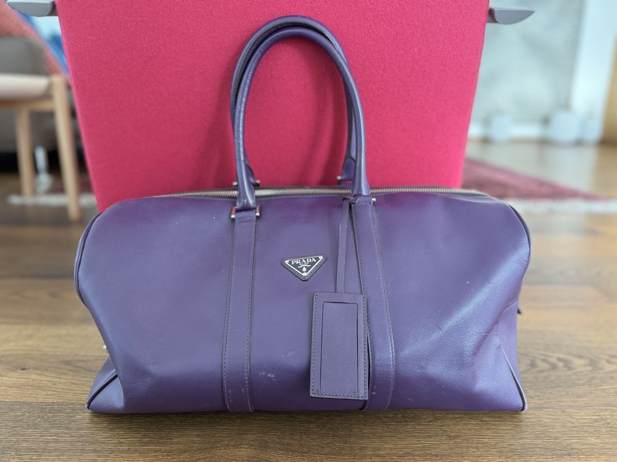 Prada Borse: Prada Reisetasche Weekender Violet, Saffiano Leder – Usato da Walchwil venduto da Zentralschwiiz