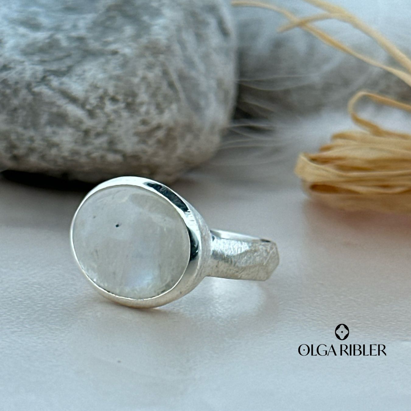 Olga Ribler Anelli: Sterling Silber Ring mit  Regenbogen-Mondstein Gr 54 – Nuovo (secondo la descrizione) da Luzern venduto da Schmuckoutlet 9