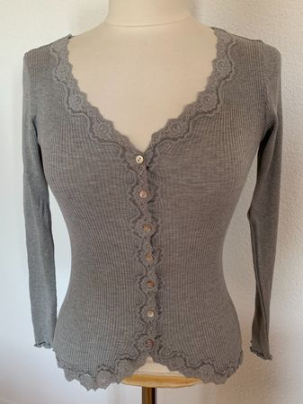 rosemunde Strickjacke mit Spitzenborte, 70% Seide, Gr. S