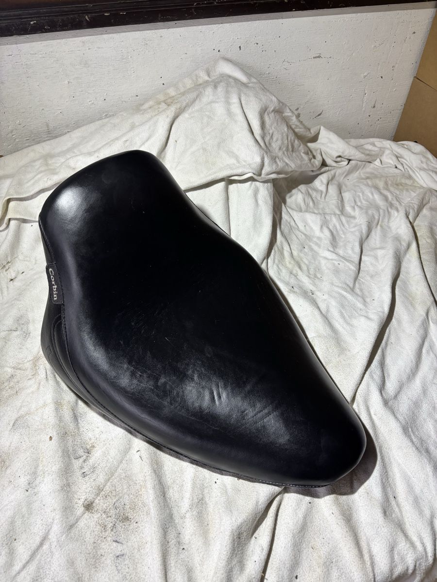 Harley-Davidson Toutes les pièces détachées moto: Harley Davidson Sitz Corbin  – D'occasion à Schötz par Harley35