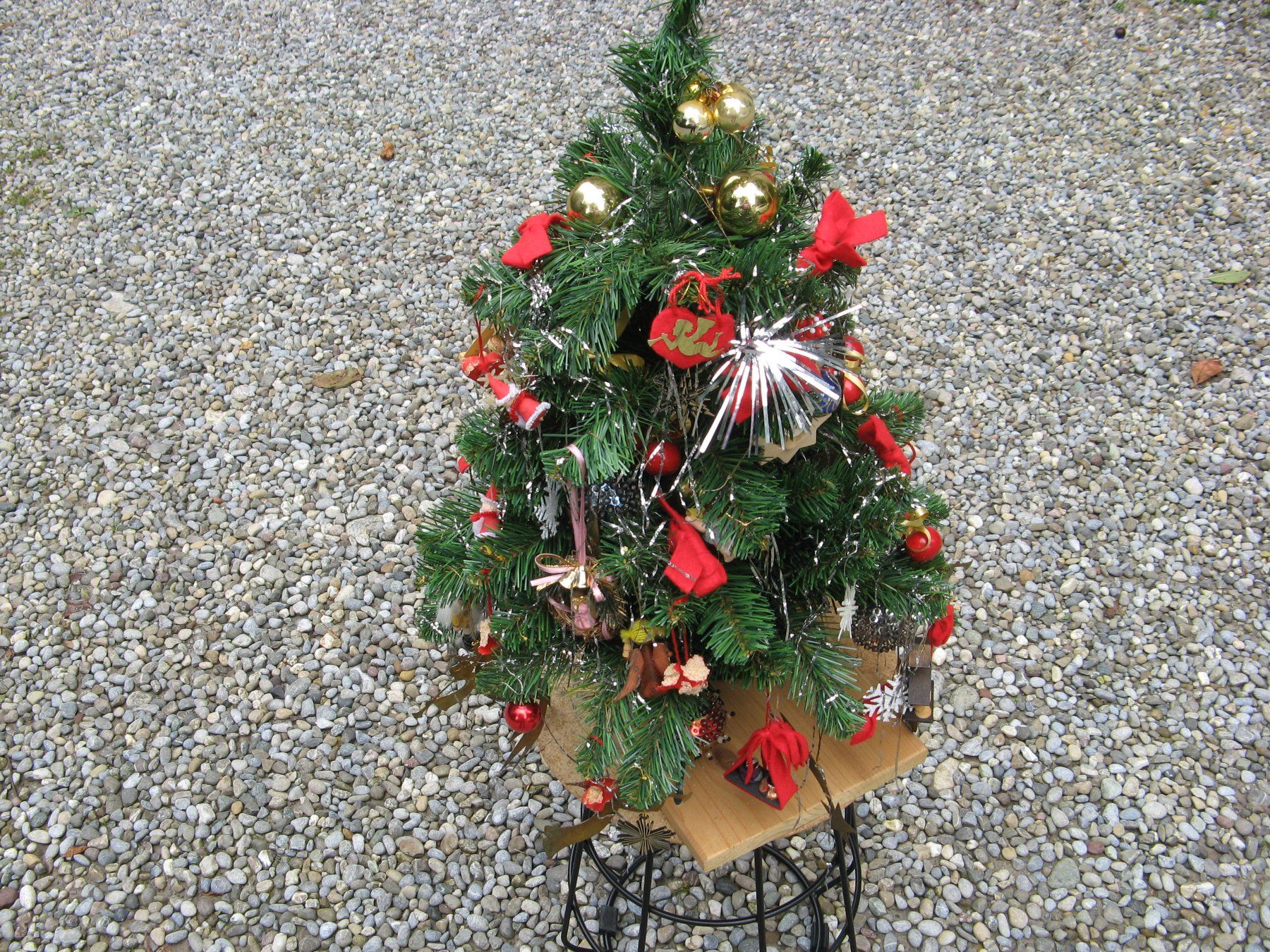Tutte le decorazioni: künstlicher kleiner Weihnachtsbaum – Usato da Zürich venduto da apil