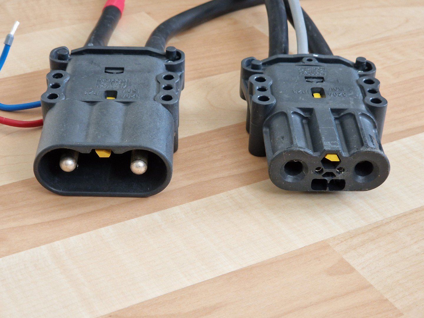 Elektronikbauteile: Anderson Powerpole Konnektoren 320A / 150V – Gebraucht aus Au ZH von myamisumi
