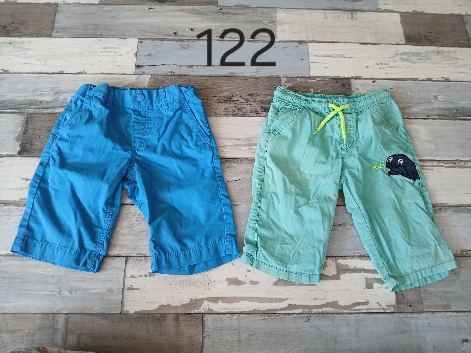 Lotti & Set di vestiti: 122 Sommer Shorts Set Wal Junge Paket lot – Usato da Sevelen venduto da boutiquenounou