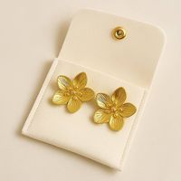 Boucles d?oreilles Fleur Dorée  Élégance au Naturel