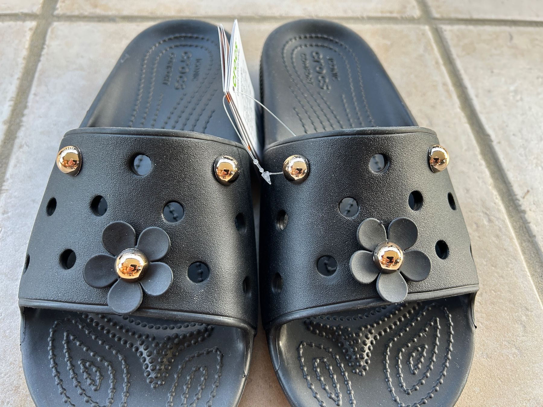 Crocs : Neue Crocs Classic Slide + Gratis Tasche und gratis Jibbitz – Nuovo e nell'imballaggio originale da Beatenberg venduto da nonnkari 3