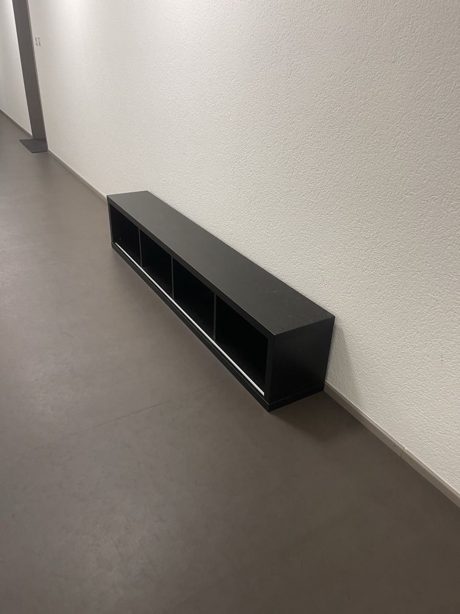 Mobili TV: Schlichtes Fernsehmöbel – Usato da Zürich venduto da stevesrs 2