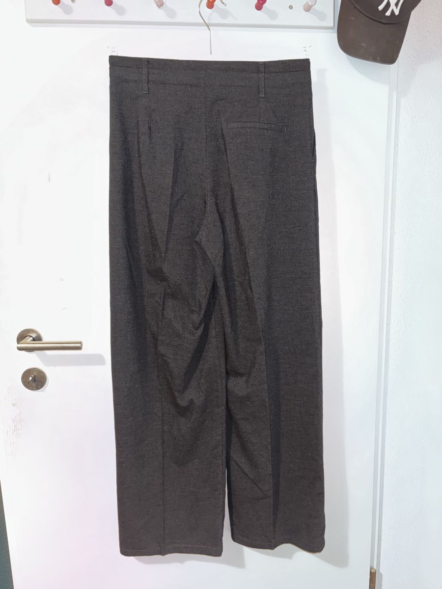 Bershka Hosen: Anzugshose / Arbeitshose baggy – Gebraucht aus Hombrechtikon von nvm_qd56 1