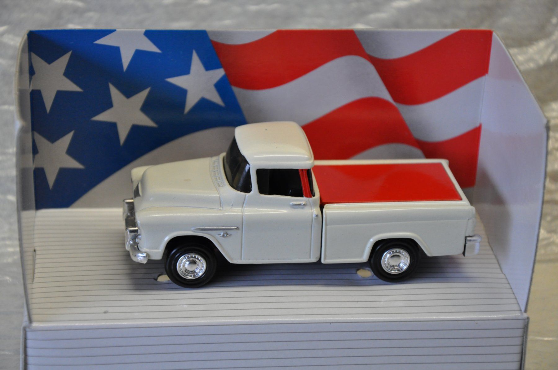 AMT/ERTL Modellini d'auto: Chevrolet Cameo Pickup – Nuovo e nell'imballaggio originale da Ebnat-Kappel venduto da Aallerlei 1
