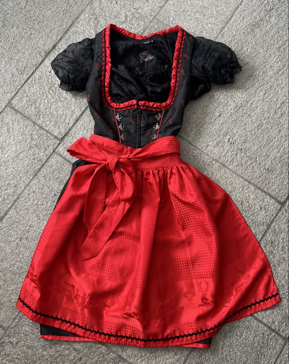 Kostüme: Dirndl mit Bluse Stockerpoint Grösse 36 schwarz rot – Gebraucht aus chur von Ika11 1