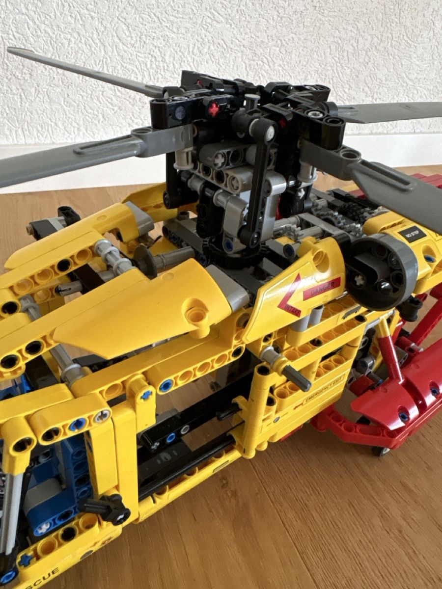 Lego Kit di costruzioni: LEGO Technic 9396 Helicopter mit Anleitungen – Usato da Uster venduto da Carpenter1 4