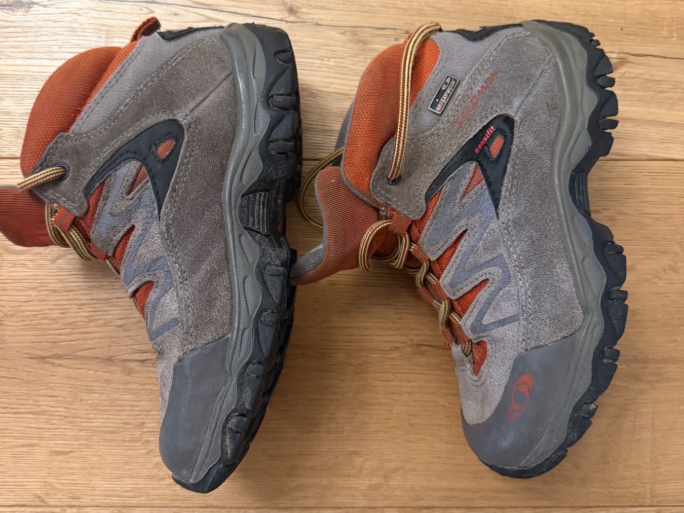 Scarpe per ragazzi: Tolle Salomon Wanderstiefel Kinder Gr.31 – Usato da Luzern venduto da La_sfinge 2