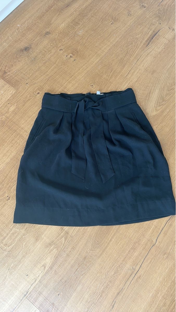 H&M Jupes: Damenrock schwarz Grösse 40 – D'occasion à Adlikon par Chbu84