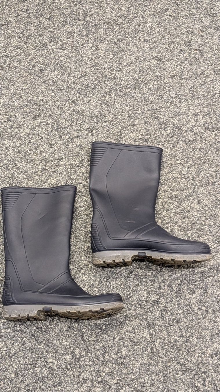 Scarpe per ragazzi: Gummistiefel Grösse 35, dunkelblau – Usato da Frauenfeld venduto da mf2_yb66