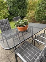 Gartenmöbel Tisch und Stühle