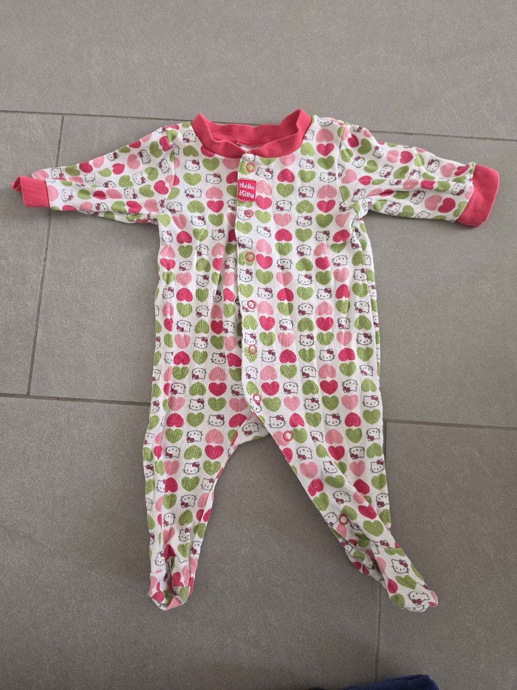 Pagliaccetti: 62 Hello Kitty Strampler Baby – Usato da Fislisbach venduto da Andreafa