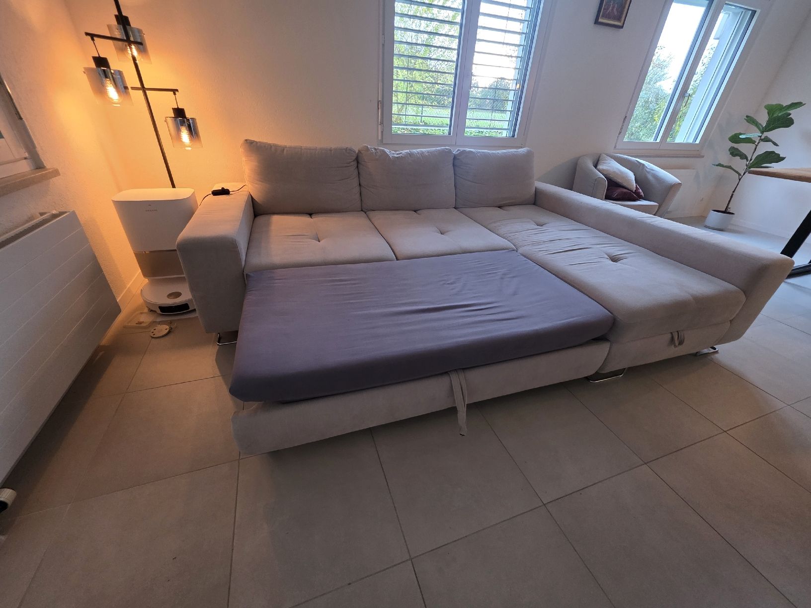 Conforama Divani: Ecksofa mit Schlaffunktion und Bettkasten hellbeige – Usato da Zürich venduto da Dargio01 1