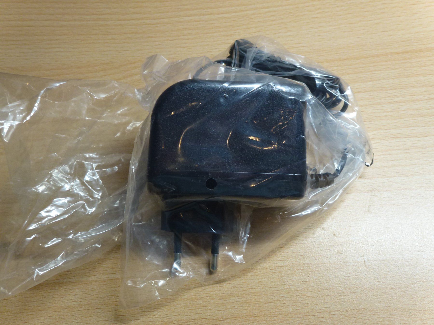 Chargements: P-Touch Netzteil 12VDC 2A – Neuf (Voir description) à Hombrechtikon par HGK50 1