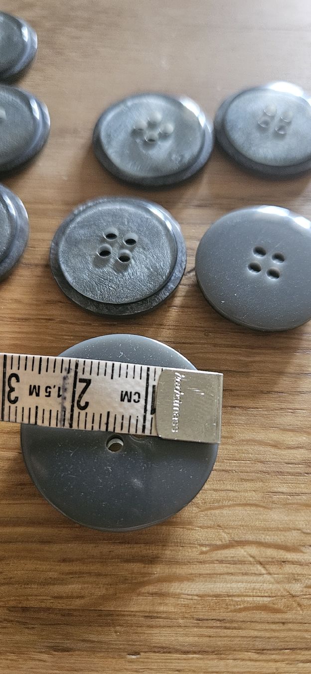 Knöpfe: 16 boutons gris reflets argentés 22mm - 28mm – Neu (gemäss Beschreibung) aus Carouge GE von Lea000 2