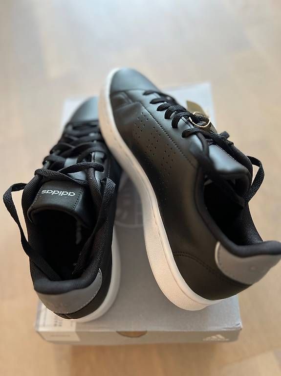 Adidas Scarpe da uomo: Adidas Advantage schwarz – Usato da Winkel venduto da danbischof 1