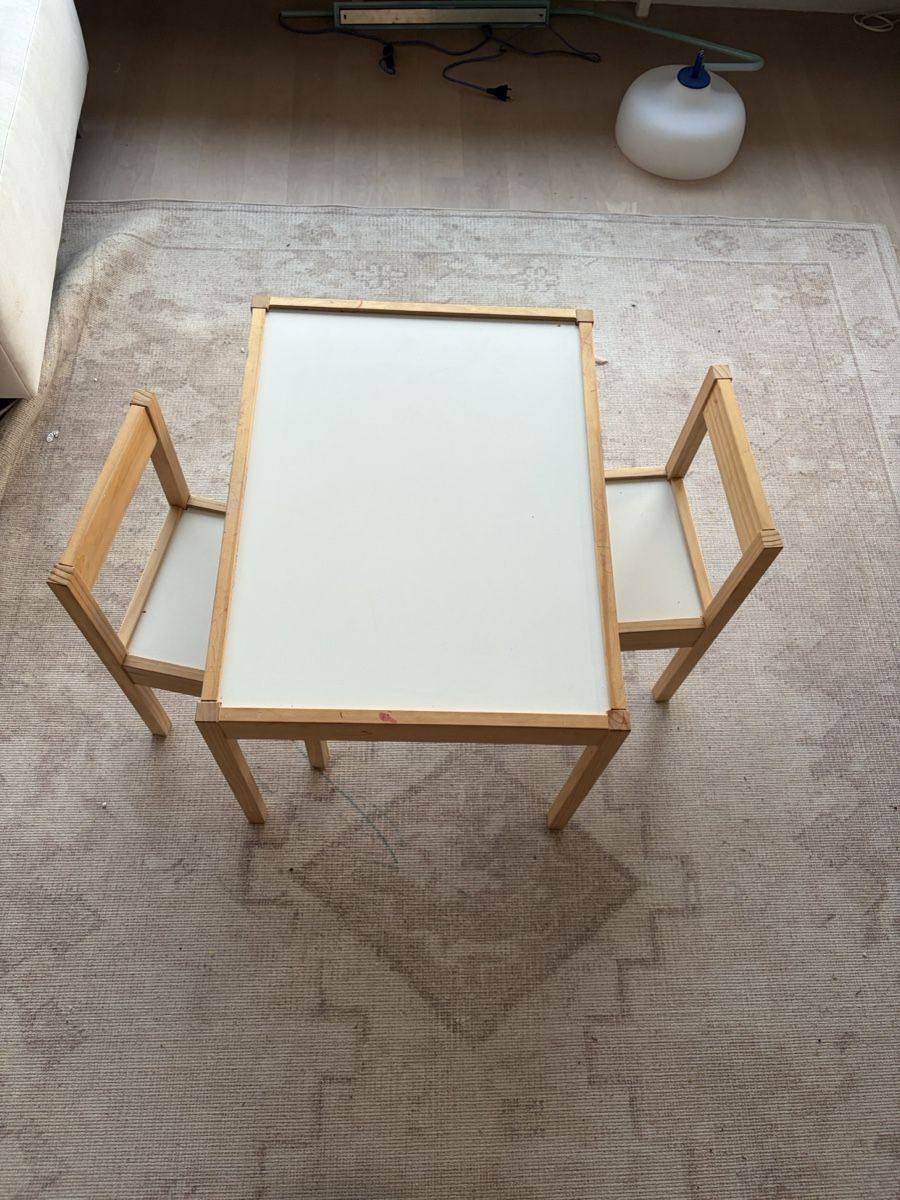 Tavoli: IKEA children’s table and chairs – Usato da Stäfa venduto da CharlotteJB 1