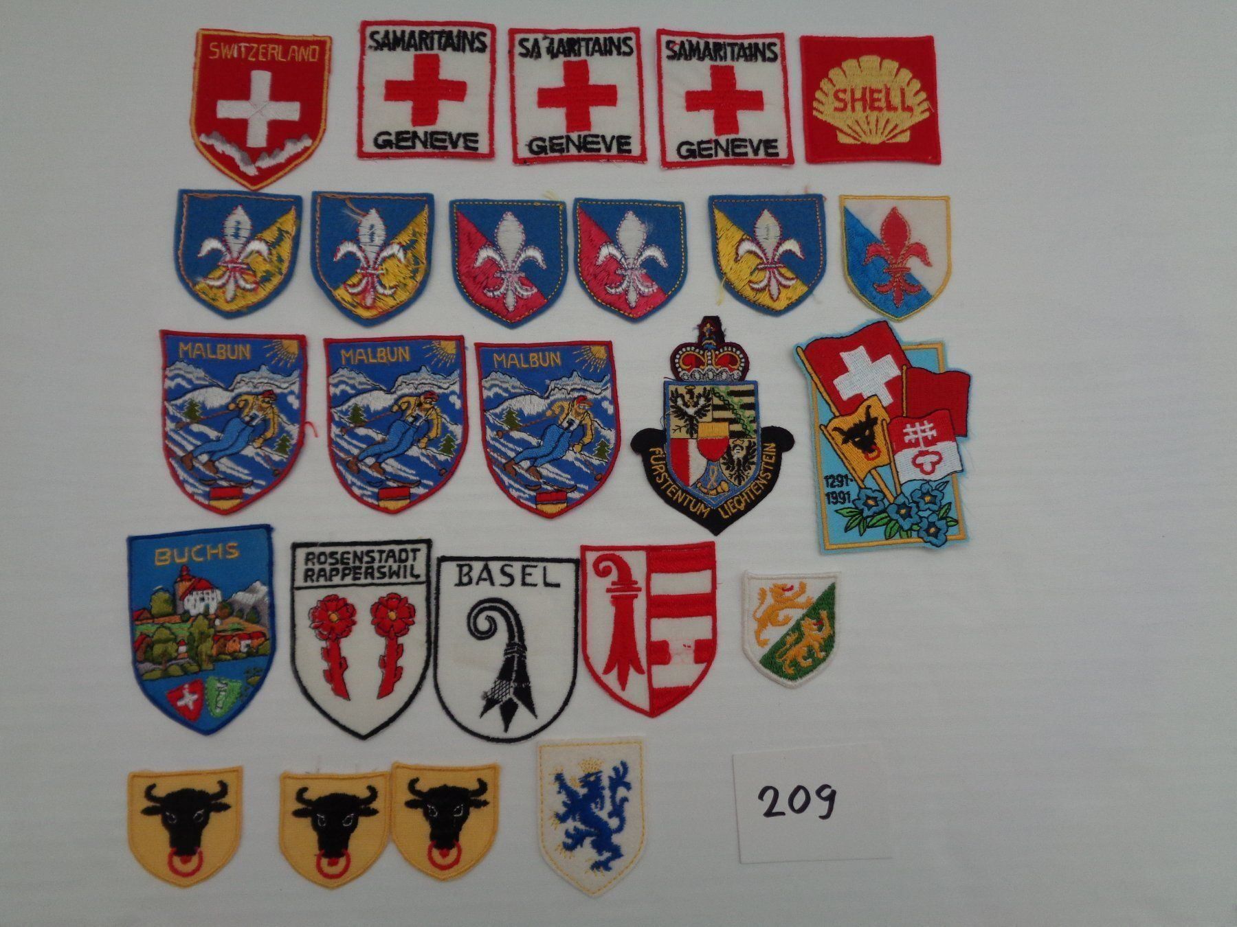 Insignes: 25 verschiedene Stoff-Patch Aufnäher – Neuf (Voir description) à Chur par omonia