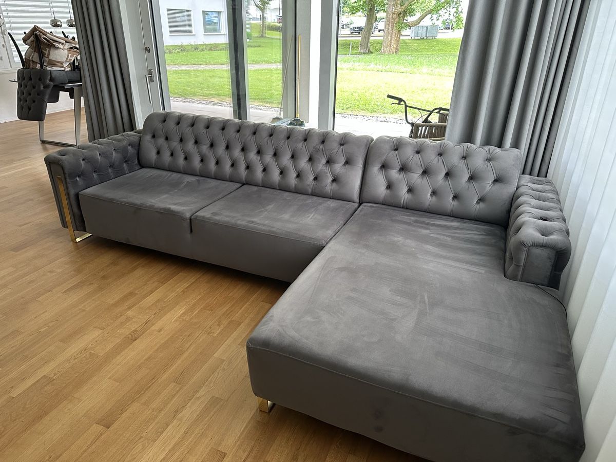 Divani: Modernes Chesterfield Ecksofa mit elektrischer Relaxfunktion – Usato da Luzern venduto da Alyah 1