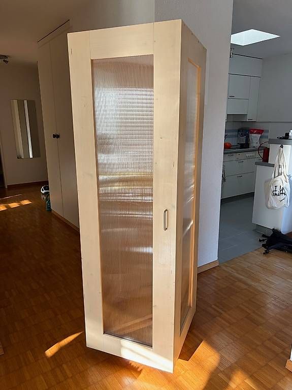 Armadi: Mobiler Schrank mit Plexiglas und Rollen – Usato da Zürich venduto da sulzberg 1
