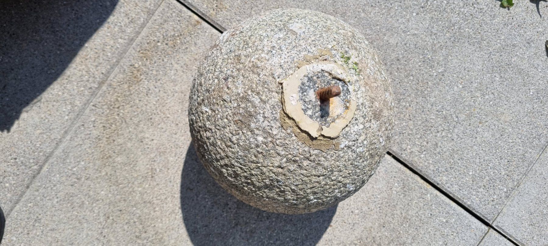 Pietre & tegole: Kugelstein/Beton Dekor Kugel- 20 cm Durchmesser – Usato da Sarmenstorf venduto da Molekulari 1