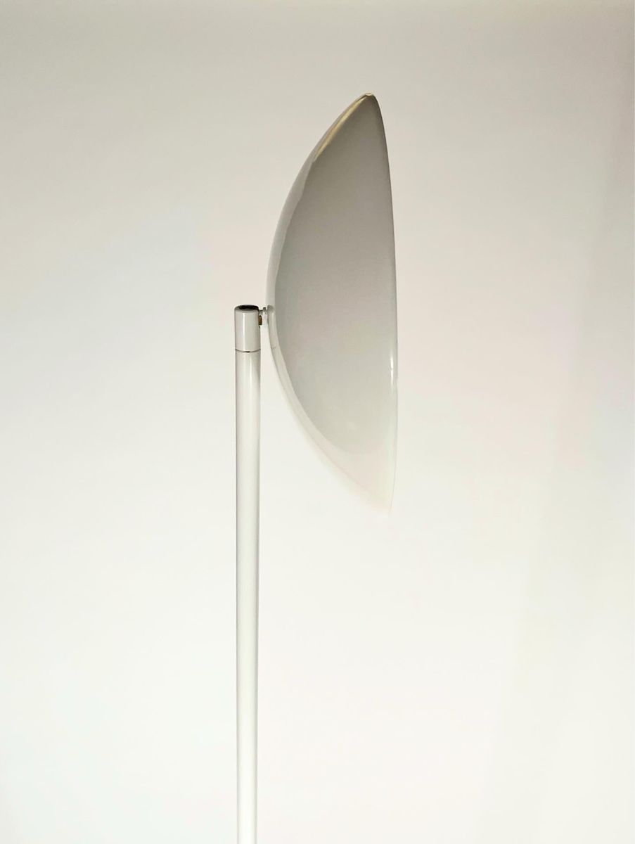 Lampade: Weisse Stehlampe, 1980 – Usato da St. Gallen venduto da fundstaette 2