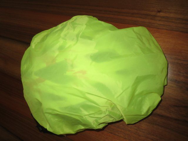 Helme: Velohelm mir Regen- und Winterkappe – Gebraucht aus Wetzikon ZH von Stunggeli 2