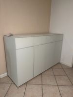 Hochwertiges Sideboard aus Glas mit viel Stauraum