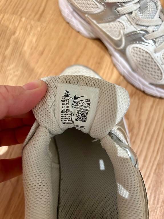 Scarpe per ragazzi: Kinder Sneaker Nike Grösse 31 – Usato da Wettingen venduto da avehr 1