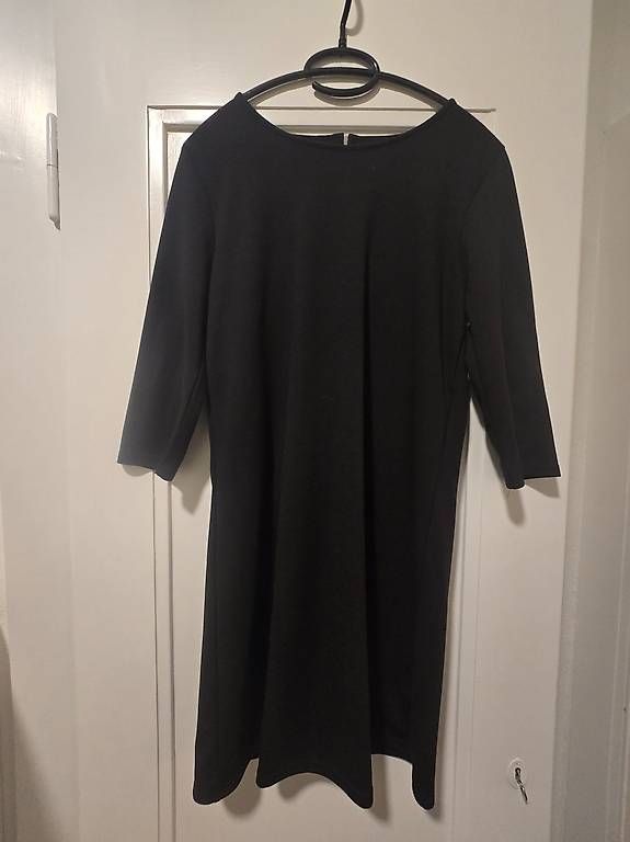 Kleider: Schwarzes Kleid ONLY – Gebraucht aus Luzern von sar_g5ff
