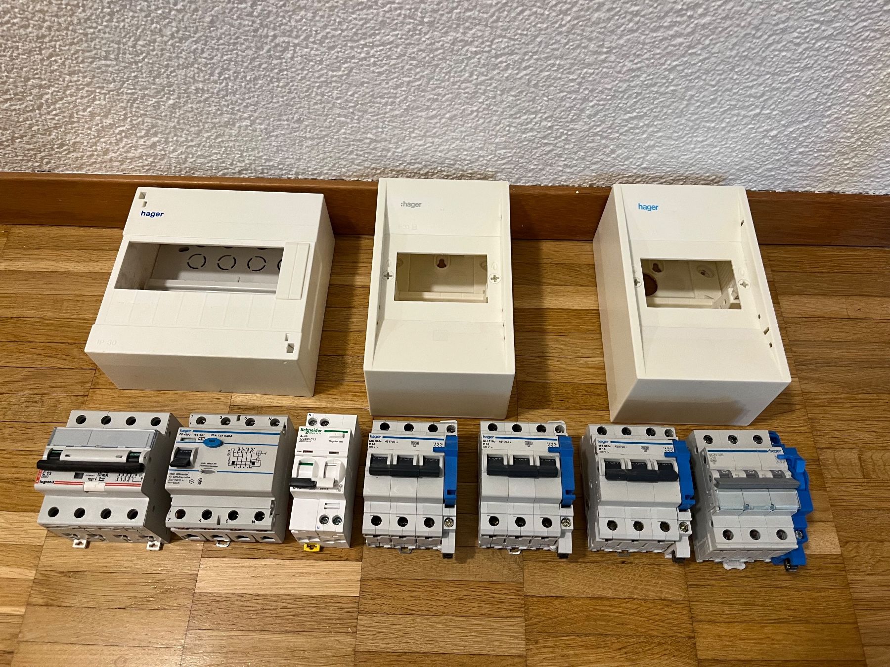 Hager Alimentazione elettrica: Sicherung, FI, LS, Hager, Legrand, Elektromaterial – Usato da bern venduto da sanducci 1